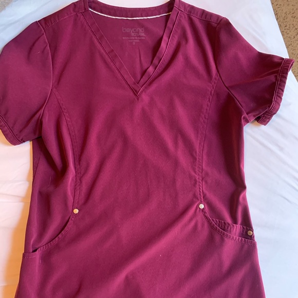 Beyond Scrub Top- Maroon/Purple size S - Picture 1 of 2